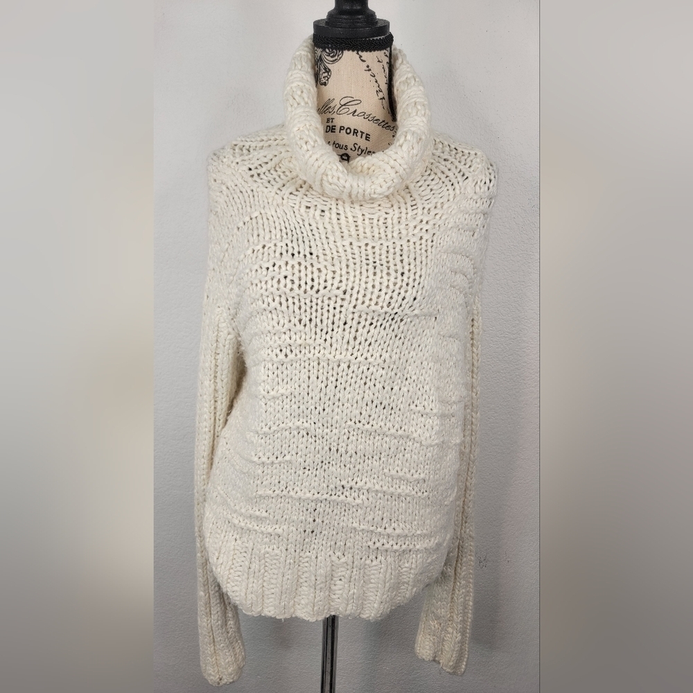 Bcbgmaxazria Sz M Crochet Sweater Chunky Long Sleeve Wool Fisherman